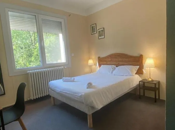 Hotel O & Cimes Saint-Pierre-dʼAlbigny
