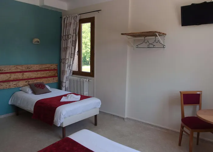 O & Cimes Hotel Saint-Pierre-dʼAlbigny