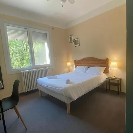 Hotel O & Cimes Saint-Pierre-dʼAlbigny
