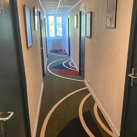 O & Cimes 2* Saint-Pierre-dʼAlbigny