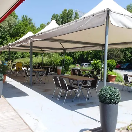 O & Cimes 2* Saint-Pierre-dʼAlbigny