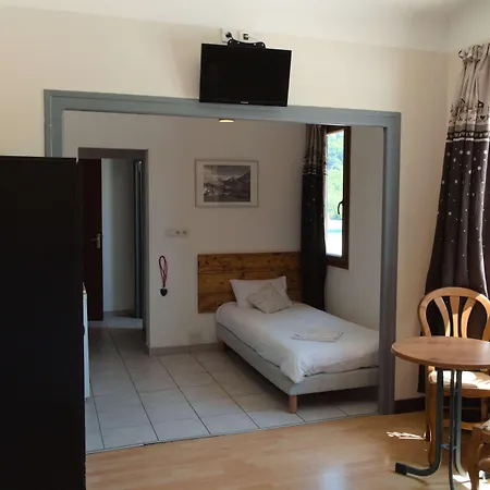 Hotel O & Cimes Saint-Pierre-dʼAlbigny