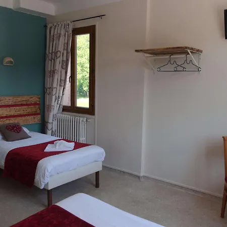 O & Cimes Hotel Saint-Pierre-dʼAlbigny