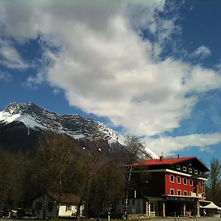 O & Cimes Hotel