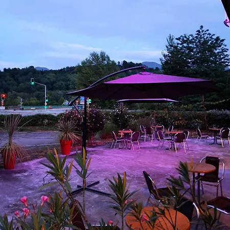 호텔 O & Cimes Saint-Pierre-dʼAlbigny